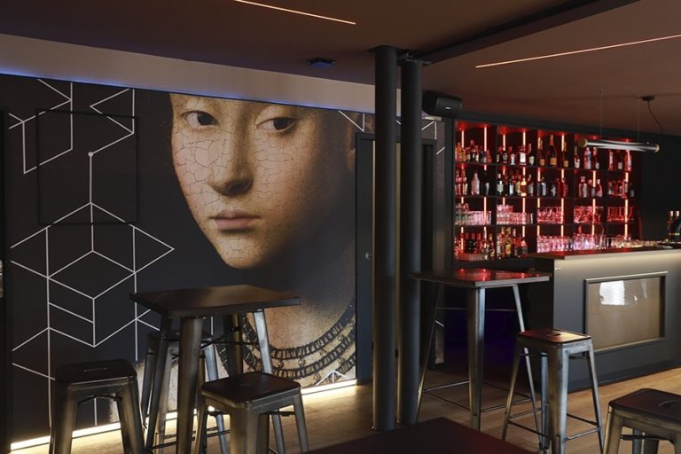 Mur tendu imprimé pour un bar Arketex